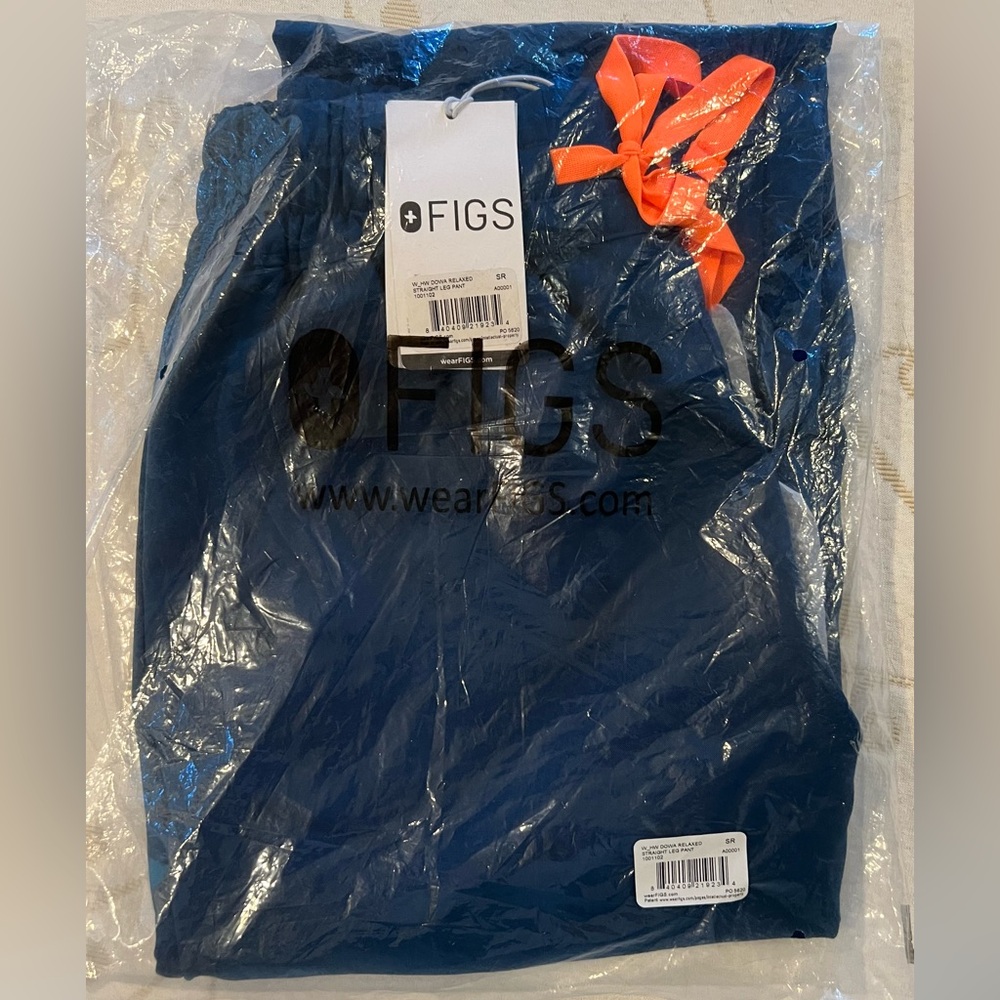 NWT Figs Deep Reef Dowa Scrub pants size small